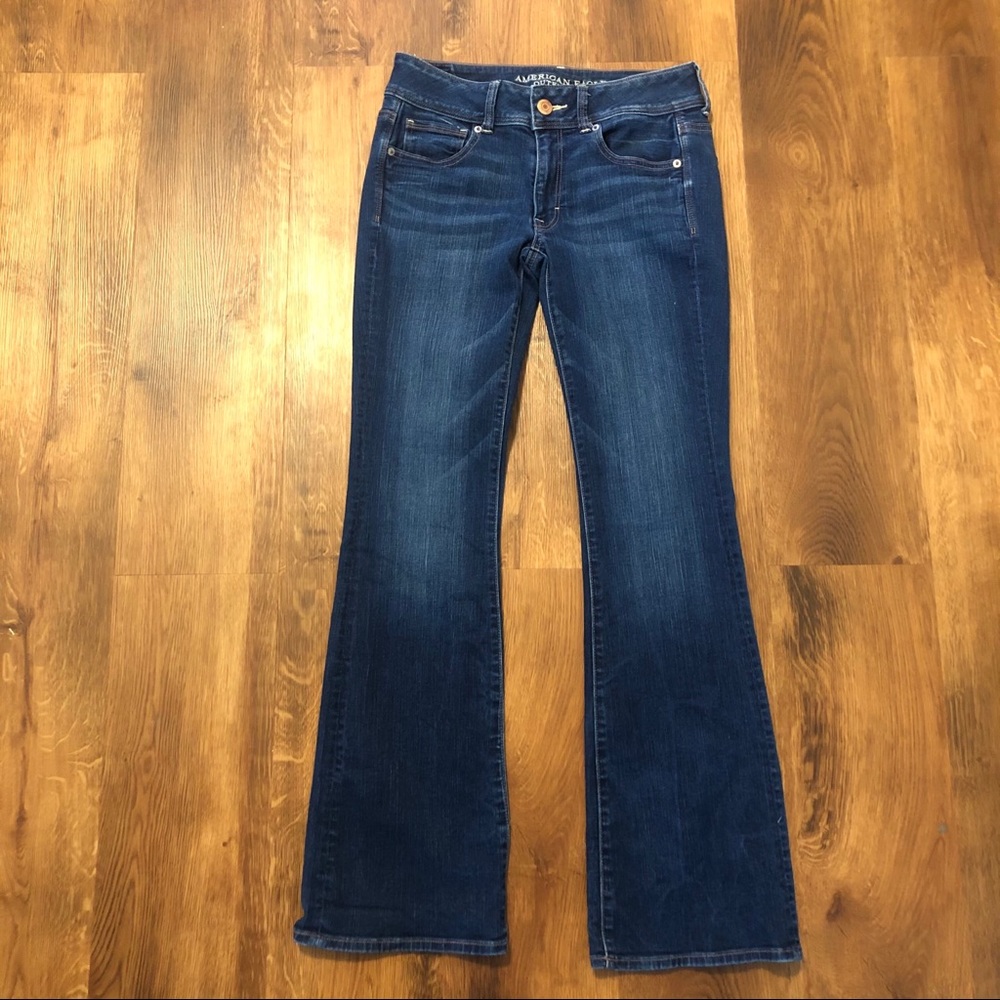 AMERICAN EAGLE BOOT CUT JEANS